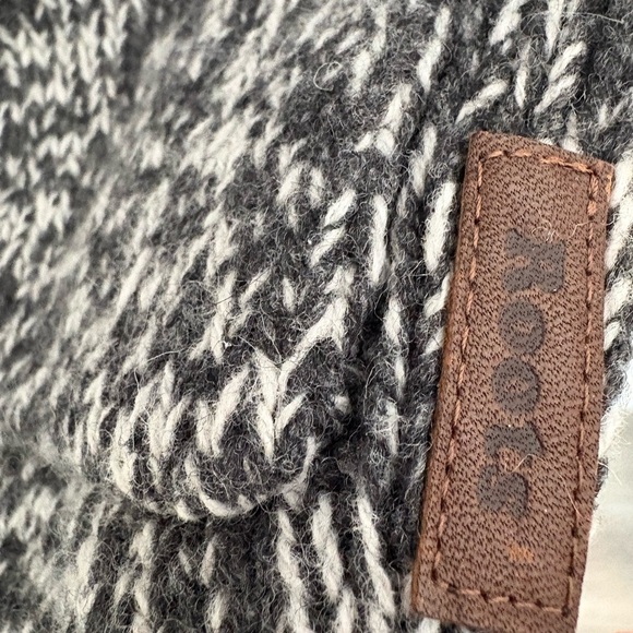 Women’s Roots Gray Chunky Knit Cardigan Wool Sweater - Picture 7 of 8